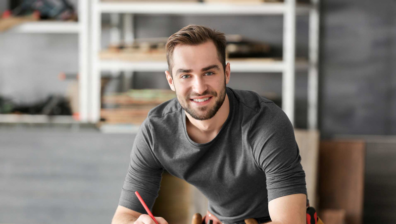 Integrated RÖCO Expert: Exklusiver Vor-Ort-Service für maximale Effizienz in der Supply Chain Mit dem Integrated RÖCO Expert bietet RÖCO SOLUTIONS eine exklusive, maßgeschneiderte Dienstleistung direkt in Ihrem Unternehmen. Ein erfahrener RÖCO-Experte wird als fester Bestandteil Ihres Teams integriert, um die betrieblichen Abläufe zu optimieren und das volle technische Know-how von RÖCO kontinuierlich vor Ort zur Verfügung zu stellen. Diese direkte Vor-Ort-Präsenz stellt sicher, dass Ihre Supply Chain Dienstleistungen nahtlos in Ihren Betriebsalltag eingebunden werden und durchgehend unterstützt werden.