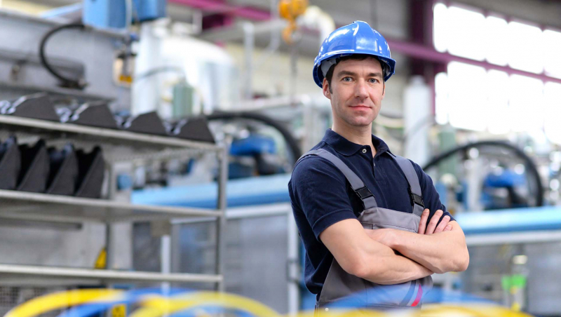 Unsere Fertigungskompetenz vereint hochspezialisiertes Know-how mit modernster Technologie, um Ihnen herausragende Lösungen in den Bereichen Aggregatebau, Dichtungsfertigung und Schlauchleitungsfertigung zu bieten.